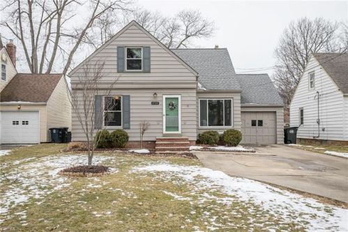 1732 Lyndhurst Rd, Cleveland OH  44124-2863 exterior