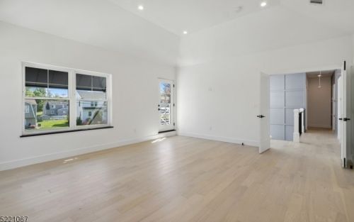 19 Grant Ave, East Hanover NJ  07936-2950 exterior