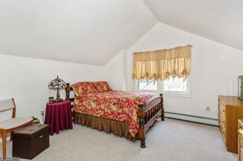 412 Greylock Pkwy, Belleville NJ 07109-2761 exterior