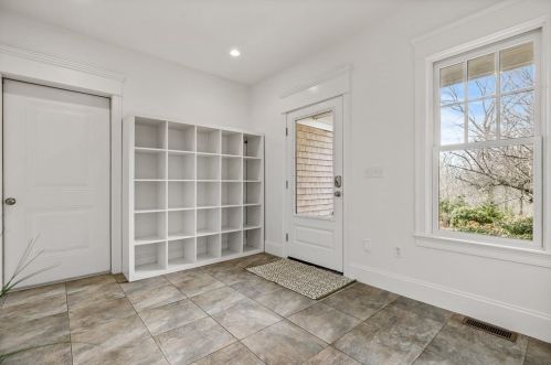 44 Canterbury St, Hingham MA 02043-1453 exterior