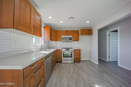 501 El Camino Dr, Phoenix AZ 85051-4627 exterior