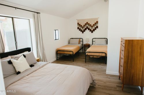 2635 Clarendon Ave, Phoenix AZ 85018-5958 exterior