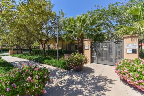 32 Larkfield, Irvine CA 92620-2140 exterior