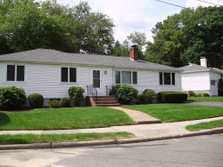 121 Selwyn Rd, Newton, MA 02461-2142