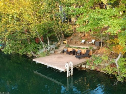 125 Upper Lakeview Ave, Skyline Lakes NJ  07456-2831 exterior