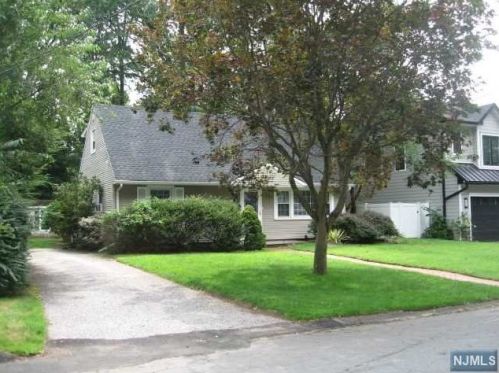 56 Day Ave, Tenafly NJ  07670-1441 exterior