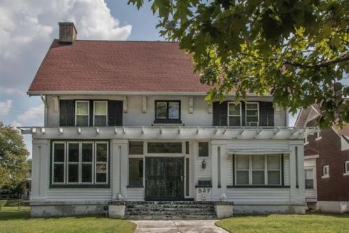 527 Southwestern Pkwy, Louisville KY  40211-3168 exterior