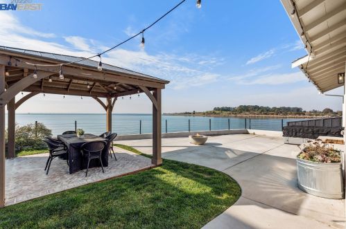 13095 Neptune Dr, San Leandro CA  94577-3130 exterior