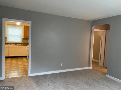 609 Broadway, West Deptford NJ 08093-1172 exterior