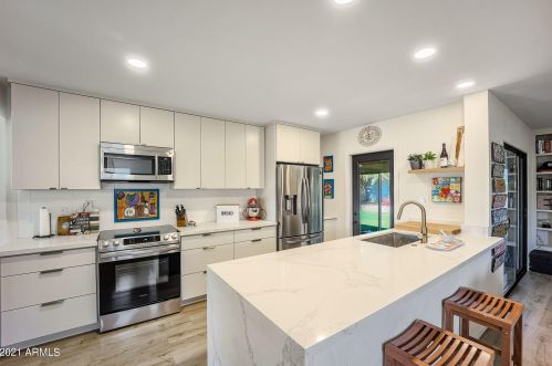 8133 16 Dr, Phoenix AZ 85015-1426 exterior