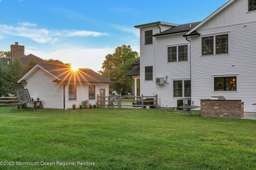 61 Winding Way, Little Silver NJ 07739-1720 exterior