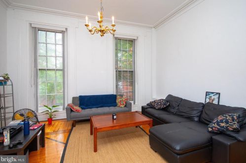 334 15 St, Philadelphia PA 19102-0010 exterior