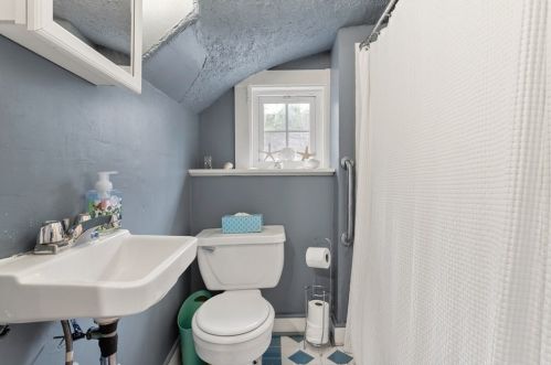 34 Summer St, Nahant MA 01908-1460 exterior