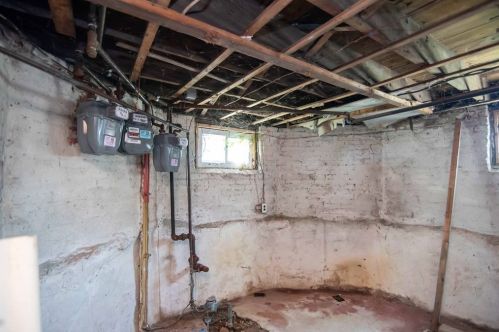 19 Almont Ave, Worcester MA 01604-3002 exterior