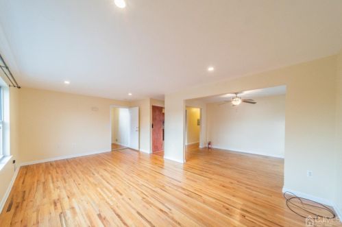 44 Whittier St, Carteret NJ  07008-2855 exterior