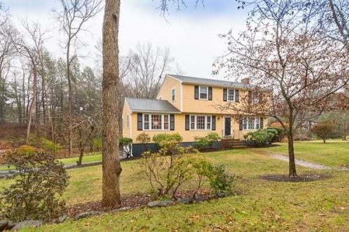 11 Meetinghouse Ln, Topsfield MA  01983-1528 exterior