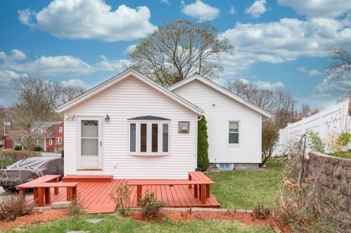 24 Volusia Rd, Hingham MA 02043-3041 exterior