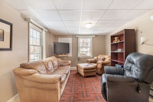 5 Juniper Rd, Lynnfield MA 01940-2416 exterior