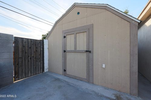 3121 Bethany Home Rd, Phoenix AZ 85015-2442 exterior