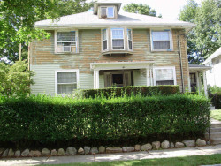 35 Rowe St, Newton, MA 02466-1516