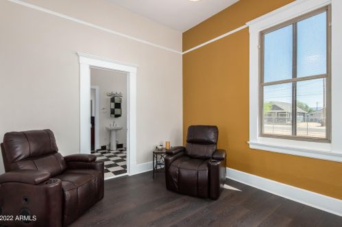 819 3rd Ave, Phoenix AZ 85023-6204 exterior