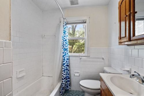 64 Brk Ave, Newton MA 02460-1508 exterior