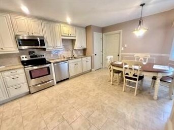 9 Fairway Dr, Plymouth MA 02360-1461 exterior