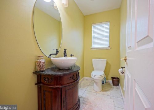 128 Betsy Ross Way, West Deptford NJ 08096-6872 exterior