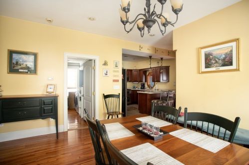 183 Thomas St, Fall River MA 02723-2404 exterior