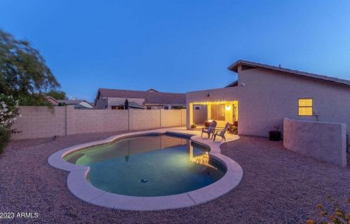 21831 48th St, Phoenix AZ  85054-6701 exterior