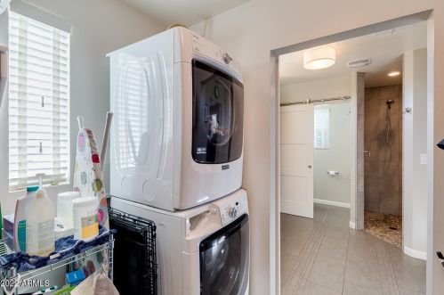 2145 Clarendon Ave, Phoenix AZ 85031-3142 exterior