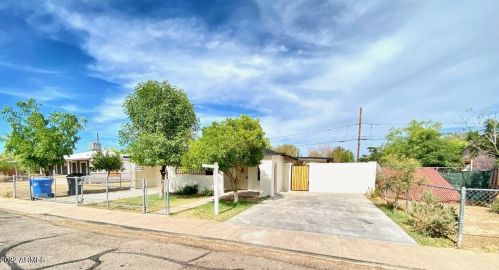 1829 37th Dr, Phoenix, AZ 85009-2247