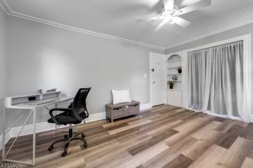 27 Ridgedale Ave, East Hanover NJ 07936-1804 exterior