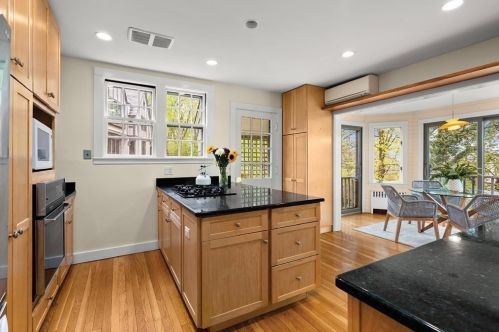 55 Farlow Rd, Newton MA 02458-2439 exterior