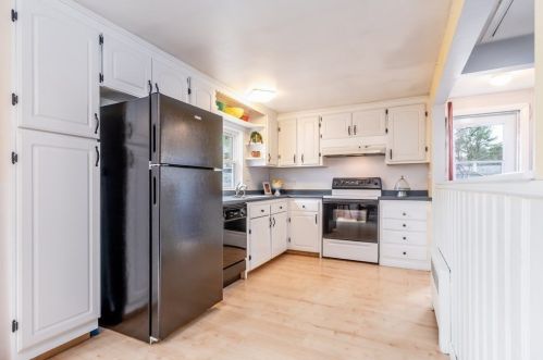 475 Newman Ave, Seekonk MA 02771-4606 exterior