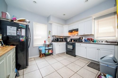 55 Pierce St, New Bedford MA 02740-3827 exterior