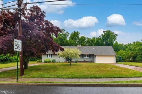 237 Elm Ave, West Deptford NJ 08051-1506 exterior