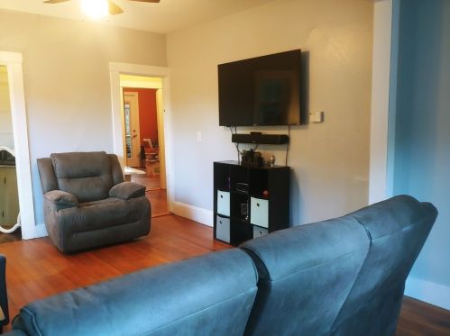 233 Essex Ave, Gloucester MA 01930-4927 exterior