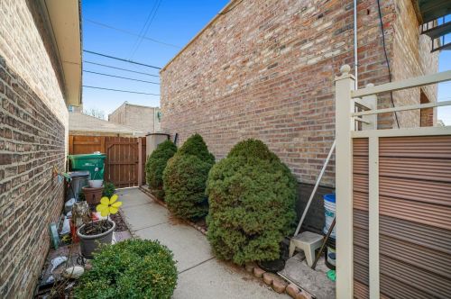 2111 Kenilworth Ave, Forest View IL 60402-1672 exterior