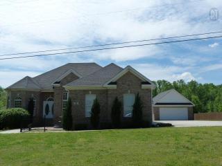 12 Sonoma Dr, Fayetteville, TN 37334-4838