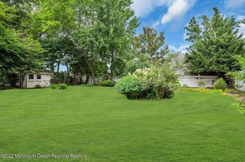 52 Laurel Dr, Little Silver NJ 07739-1416 exterior