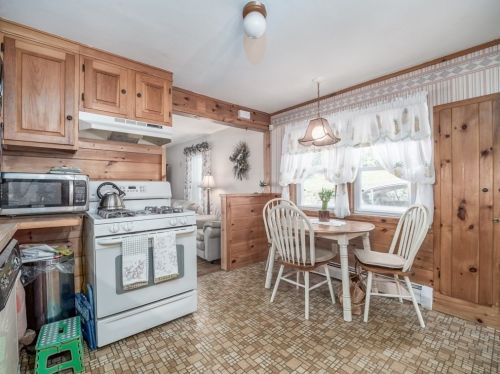 12 Candlewood St, Worcester MA 01602-2804 exterior