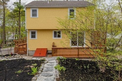 56 Pine Cliff Rd, Weymouth MA  02189-1910 exterior