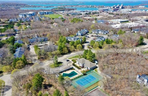 2206 Hockley Dr, Hingham MA  02043-1552 exterior