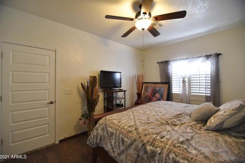 1932 Alta Vista Rd, Phoenix AZ 85041-5443 exterior