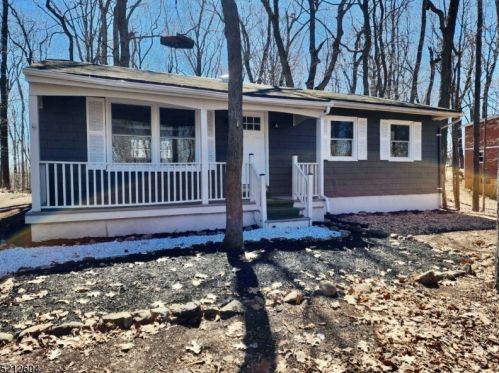 8 Evergreen Rd, Wantage NJ  exterior