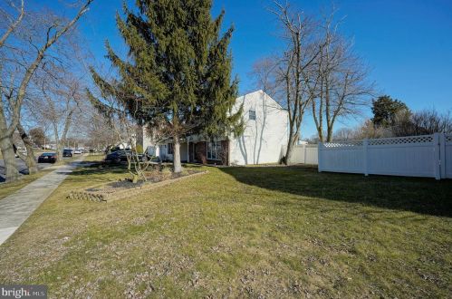 239 Hampshire Dr, West Deptford NJ 08096-4206 exterior