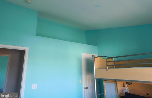 612 Schaeffer Ave, West Deptford NJ 08096-6631 exterior