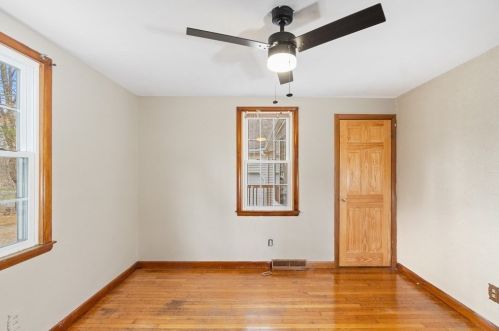 1086 Burt St, Taunton MA 02780-5166 exterior