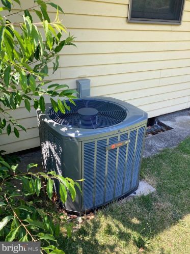 124 Military Dr, West Deptford NJ 08063-1507 exterior